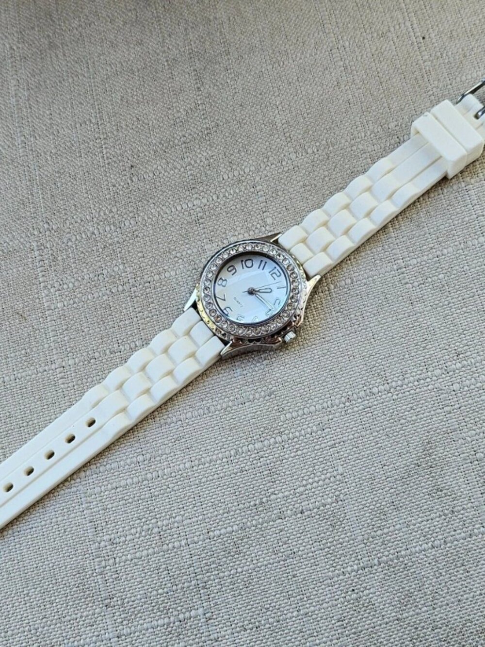 Women Wristwatch Fashion Jewelry White Rubber Strap Quartz Analog Wrist Watch - Picture 8 of 11